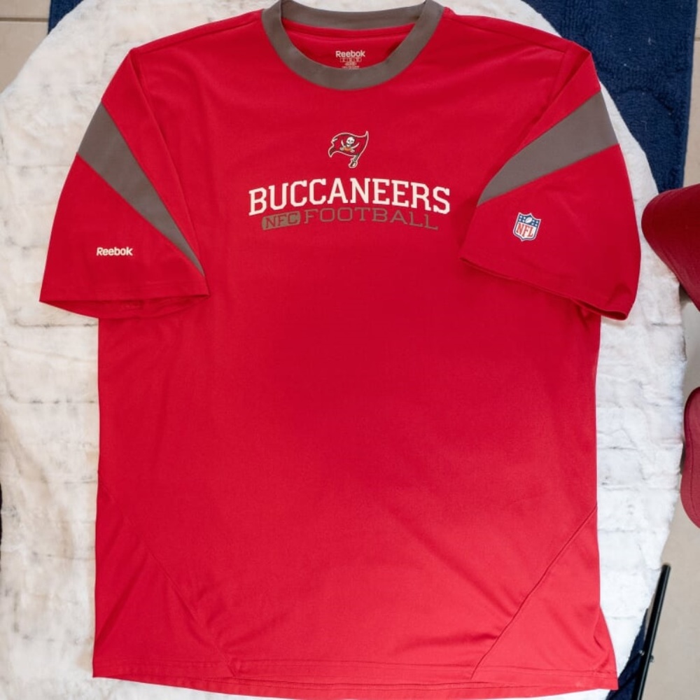 REEBOK -NFL TAMPA BAY BUCCANEERS SHIRT - XL
